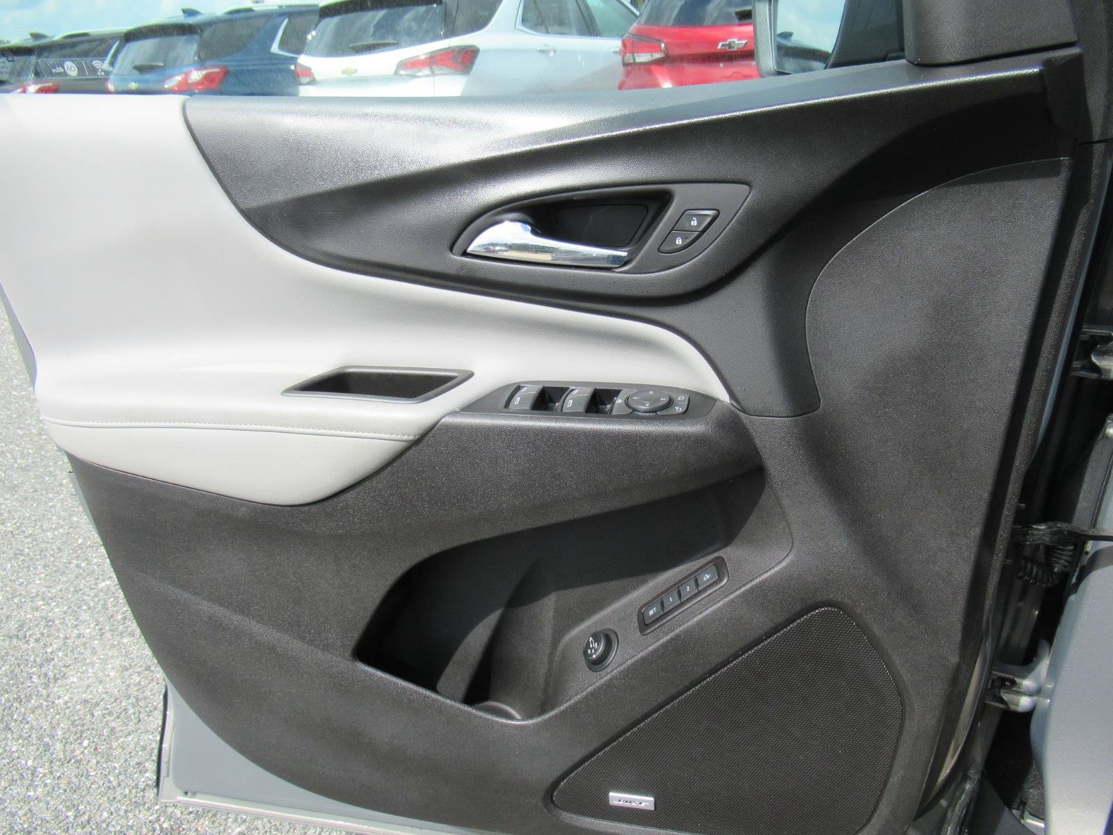Used 2018 Chevrolet Equinox Premier FWD image 20