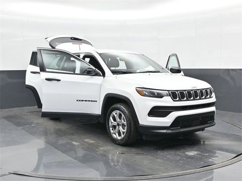 Used 2025 Jeep Compass Sport image 44