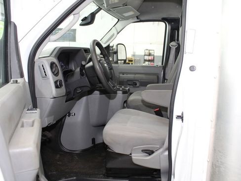 Used 2022 Ford E-450 and Econoline 450 Super Duty RWD image 7