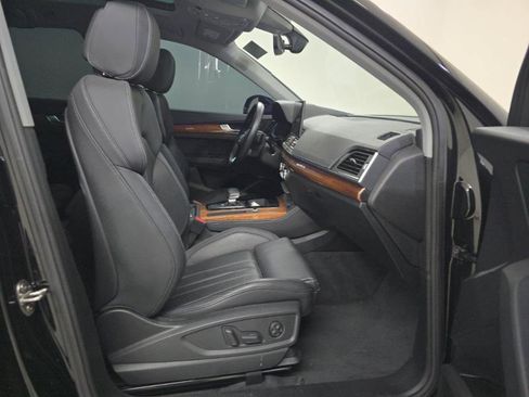 Used 2024 Audi Q5 e Prestige w/ Prestige Package image 11