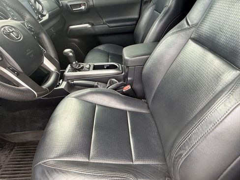 Used 2023 Toyota Tacoma Limited AWD/4WD image 11