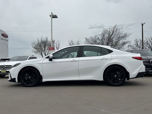 Used 2026 Toyota Camry SE w/ Convenience Package image 2