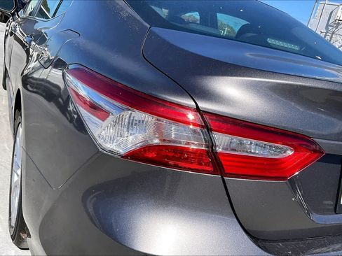 Used 2020 Toyota Camry LE FWD image 32