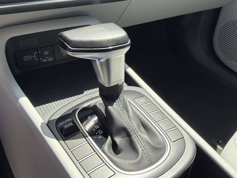 Used 2024 Hyundai Kona SEL FWD image 30