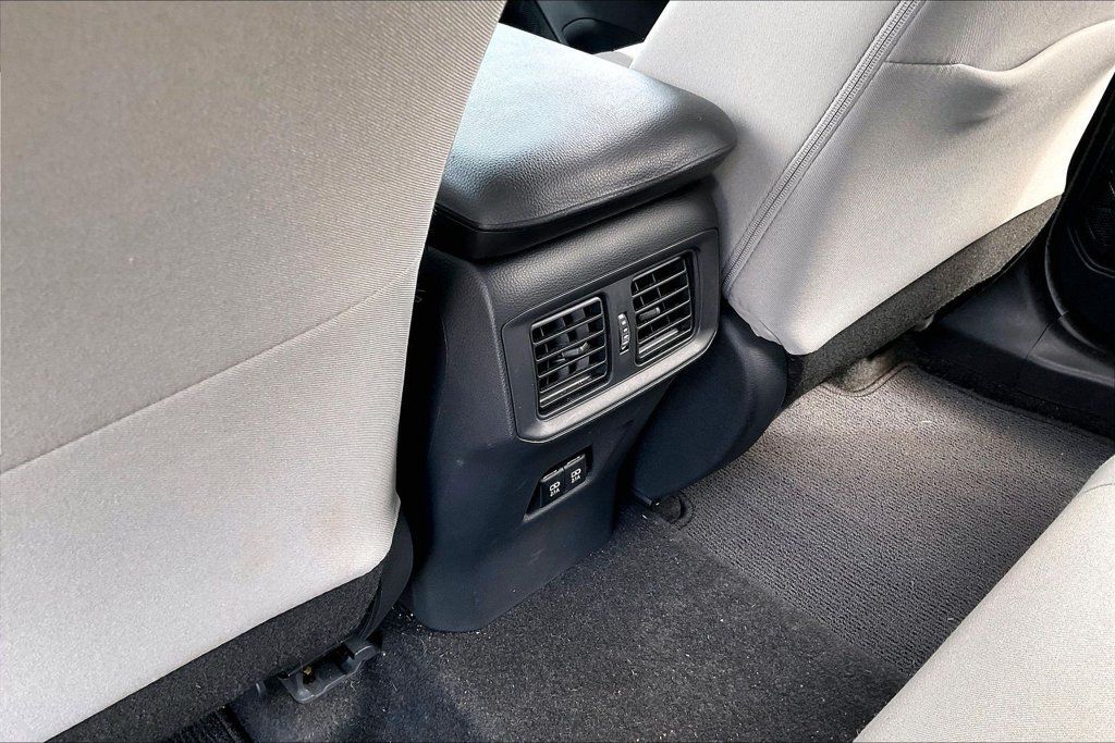 Used 2019 Toyota RAV4 XLE FWD image 10