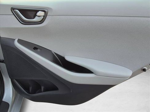 Used 2020 Hyundai Ioniq SE FWD image 24