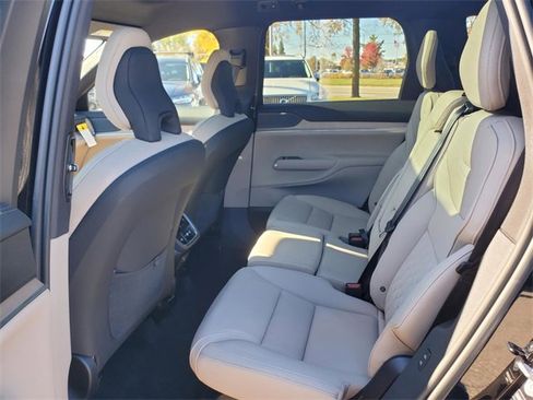 New 2025 Volvo EX90 Plus w/ Protection Package Premier image 24