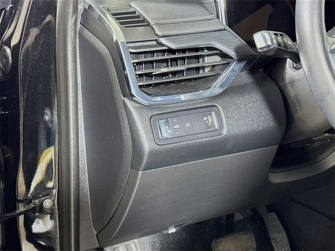 Used 2025 GMC Acadia Elevation image 8