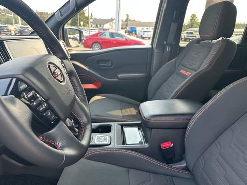 Used 2026 Nissan Frontier PRO-4X AWD/4WD image 9