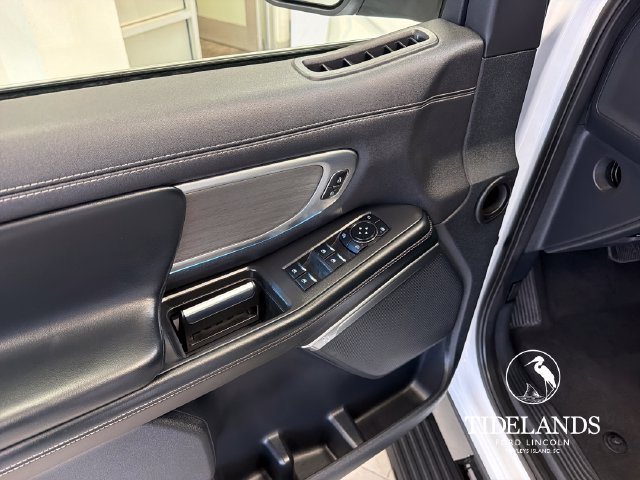 Certified 2025 Ford Expedition Platinum AWD/4WD image 15