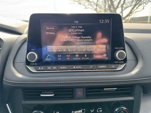 Used 2025 Nissan Rogue SV FWD image 19