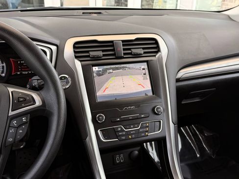 Used 2019 Ford Fusion SE FWD image 30