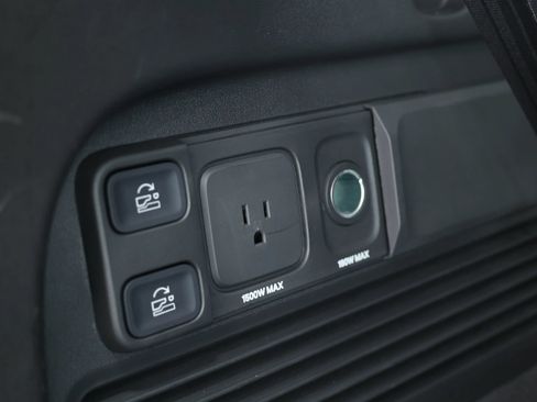 Used 2024 Rivian R1S Adventure AWD/4WD image 75