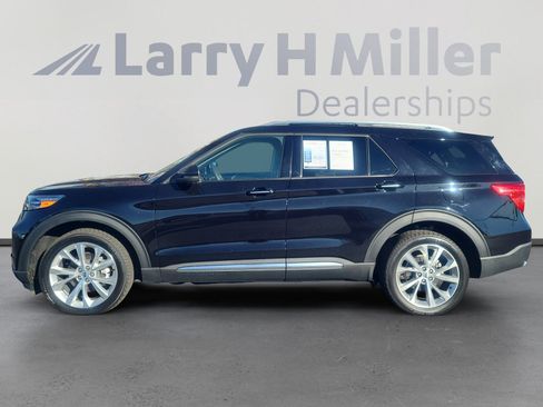 Certified 2023 Ford Explorer Platinum w/ Technology Package image 2