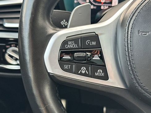 Used 2022 BMW M550i xDrive M550i xDrive w/ Dynamic Handling Package image 27