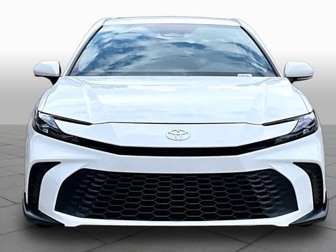 Used 2025 Toyota Camry SE FWD image 4