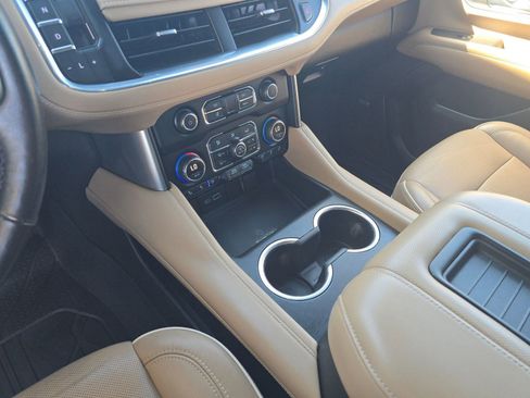 Used 2021 Chevrolet Suburban Premier w/ Premium Package image 27