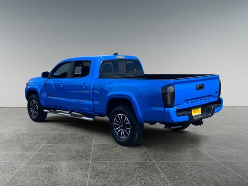 Used 2020 Toyota Tacoma TRD Sport w/ Technology Package RWD image 3