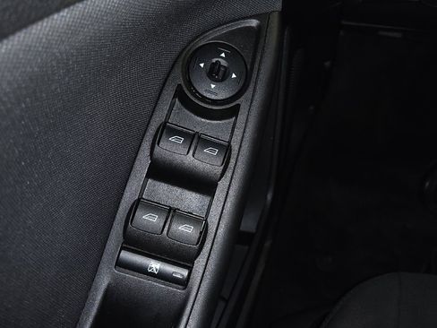 Used 2018 Ford Focus SE w/ Cold Weather Package FWD image 27