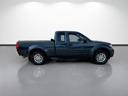 Used 2020 Nissan Frontier SV RWD image 2