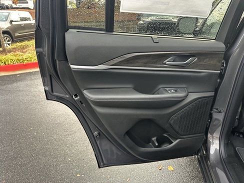 New 2025 Jeep Grand Cherokee Limited w/ Luxury Tech Group II image 20