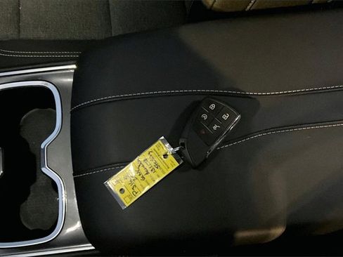 Used 2025 GMC Acadia Elevation image 36