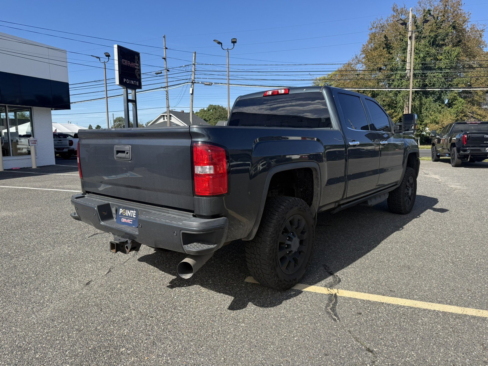 Used 2018 GMC Sierra 2500 Denali w/ Duramax Plus Package AWD/4WD image 3