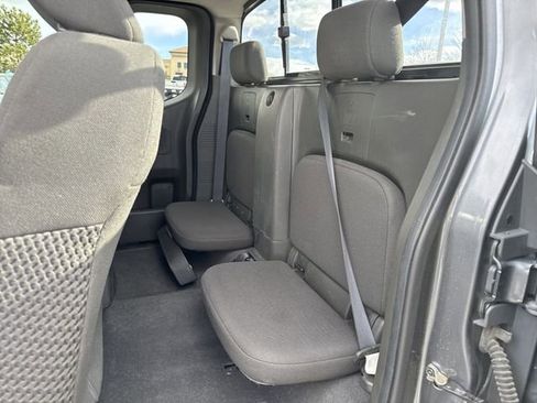 Used 2019 Nissan Frontier SV image 11