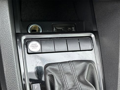 Used 2017 Volkswagen Jetta SEL image 27