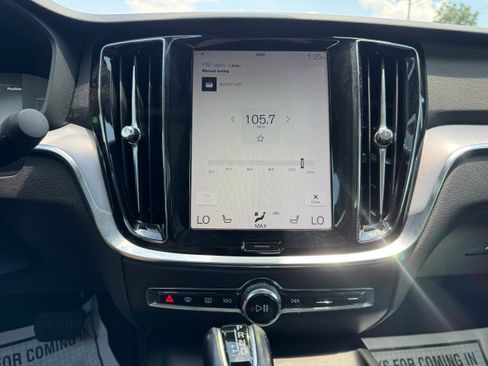 Used 2019 Volvo S60 T5 Momentum w/ Premium Package FWD image 19