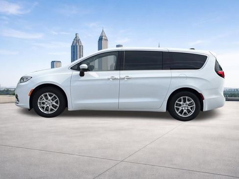 Used 2023 Chrysler Pacifica Touring-L FWD image 23
