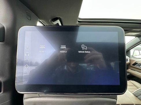 Used 2025 GMC Yukon Denali Ultimate image 8