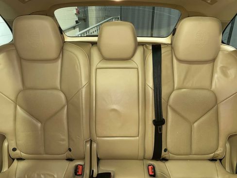 Used 2014 Porsche Cayenne Platinum Edition image 22