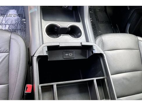 Used 2022 Chevrolet Tahoe Z71 w/ Luxury Package AWD/4WD image 16