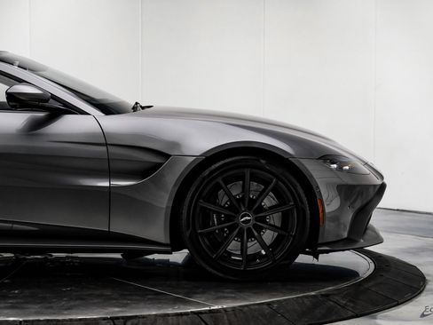 Used 2020 Aston Martin V8 Vantage Coupe image 18