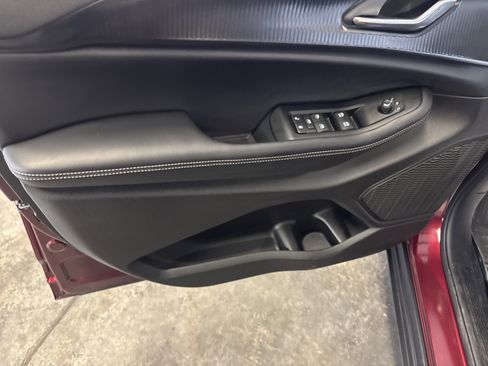 Used 2025 Jeep Grand Cherokee Altitude image 12