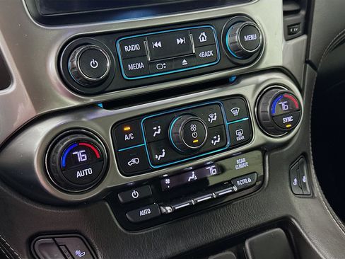 Used 2018 Chevrolet Tahoe LT w/ LT Midnight Edition AWD/4WD image 17