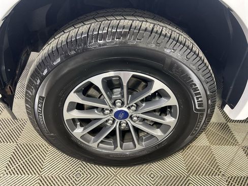 Used 2018 Ford F150 XLT w/ Equipment Group 302A Luxury AWD/4WD image 31