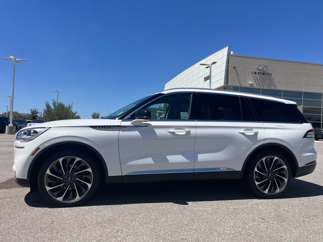 Used 2020 Lincoln Aviator Reserve w/ Equipment Group 202A AWD/4WD image 2