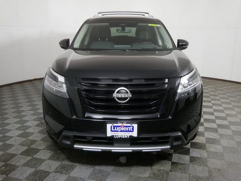 Used 2024 Nissan Pathfinder Platinum w/ Black Appearance Package image 8