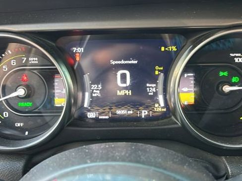 Used 2022 Jeep Wrangler Unlimited Rubicon 4xe w/ Cold Weather Group AWD/4WD image 11