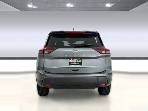 Used 2025 Nissan Rogue SV FWD image 10