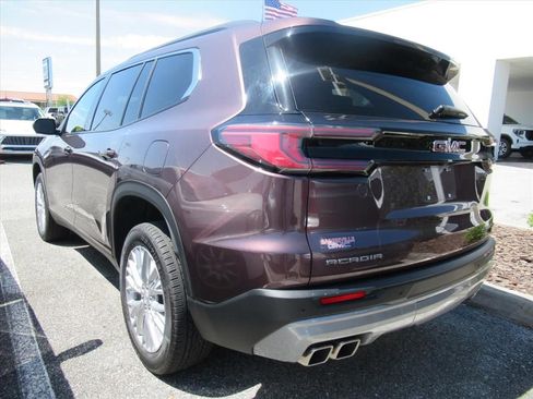 Used 2025 GMC Acadia Elevation w/ Elevation Premium Package FWD image 3