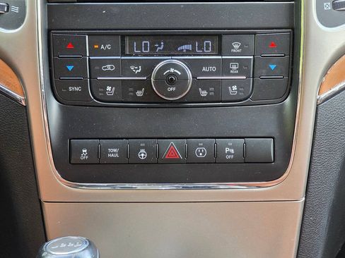 Used 2013 Jeep Grand Cherokee Overland AWD/4WD image 24