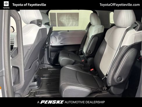 Used 2026 Toyota Sienna XSE FWD image 25