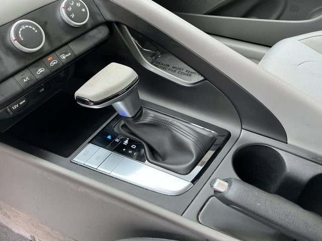 Used 2024 Hyundai Elantra SE FWD image 31