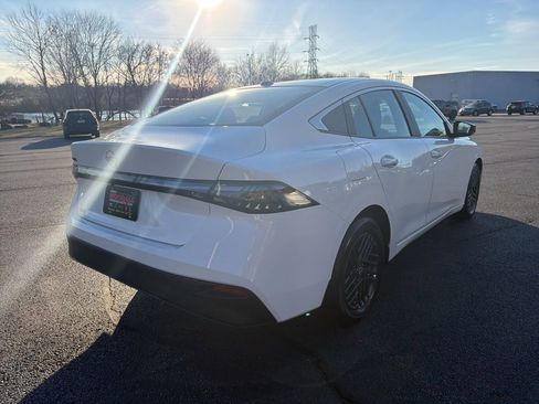 New 2026 Nissan Sentra SV w/ SV Convenience Package FWD image 5