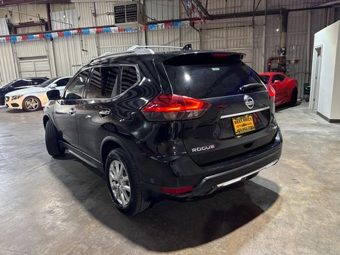Used 2017 Nissan Rogue SV w/ SV Premium Package AWD/4WD image 3
