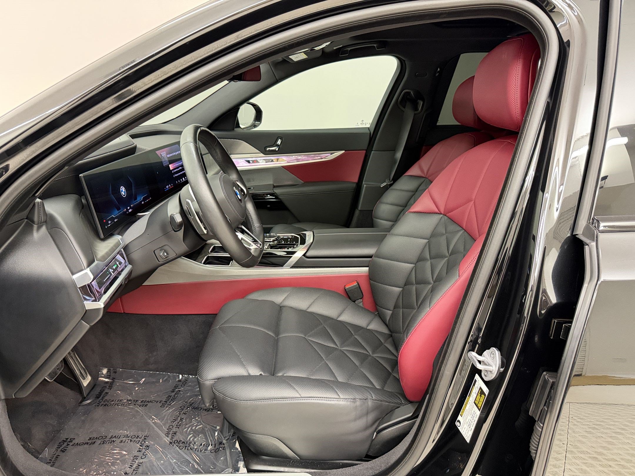 Certified 2025 BMW 740i w/ Premium Package RWD image 5