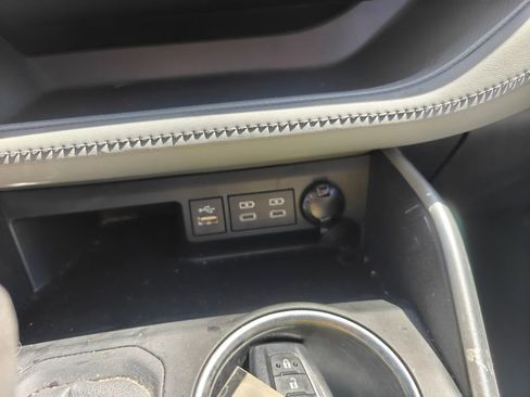 Used 2023 Toyota Highlander L AWD/4WD image 16